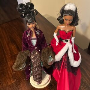 1 Byron Lars Couture Barbie & a holiday Barbie.Have box for Lars. Stands 4 both